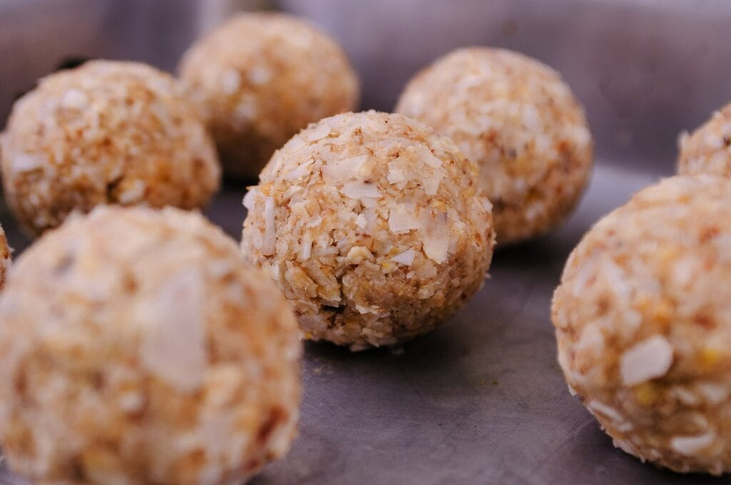 How to Make Protein Balls for Clean Energy on the Go
